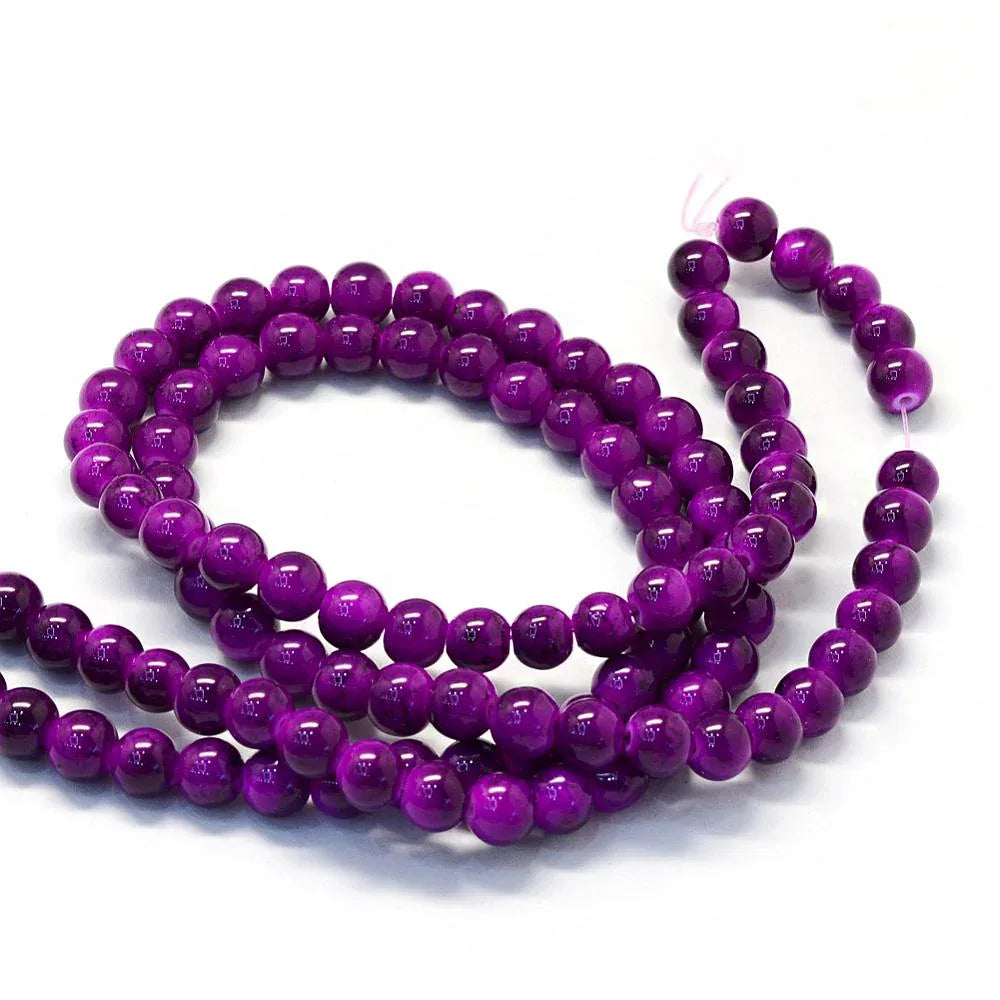 Spraymålade glaspärlor - Graffiti Lila med svart stänk 8mm 1 sträng Hilmas Pyssel