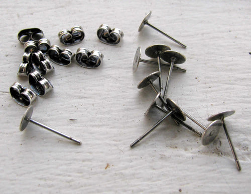 Örstickare silverfärgad - Platta 6mm, 10-pack Grekisk Metall