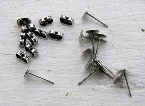 Örstickare silverfärgad - Platta 6mm, 10-pack Grekisk Metall