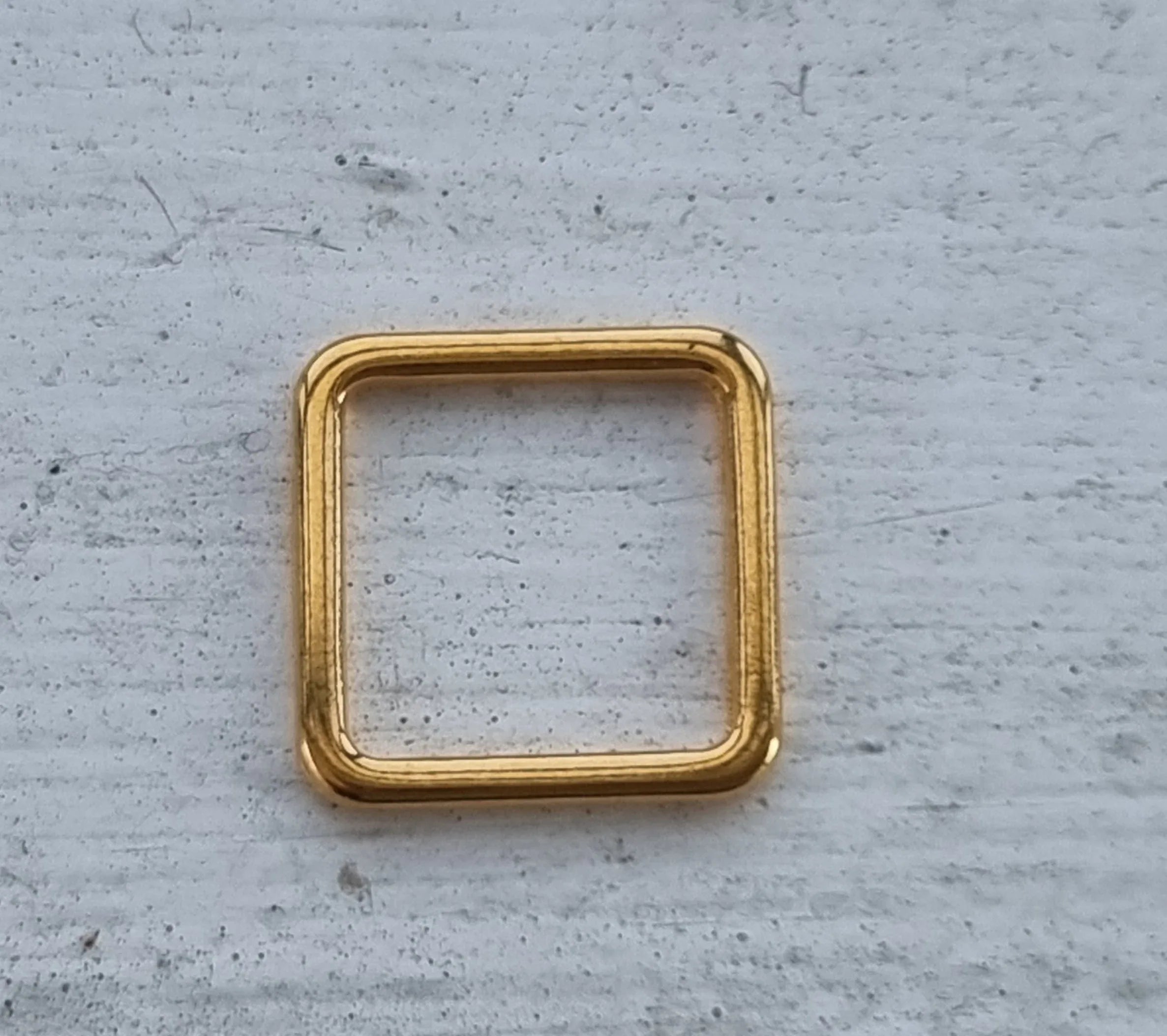 Kvadrat Guldfärgad - 15mm 1 styck Grekisk Metall