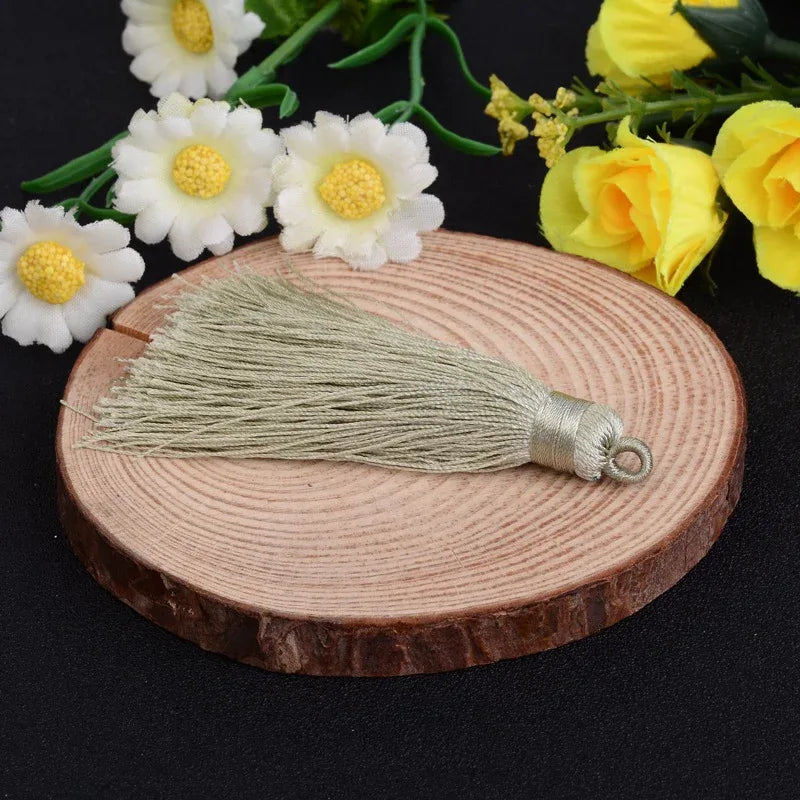 Hänge Tassel Polyester - Stor Gröngrå 70-75mm 1 styck Hilmas Pyssel