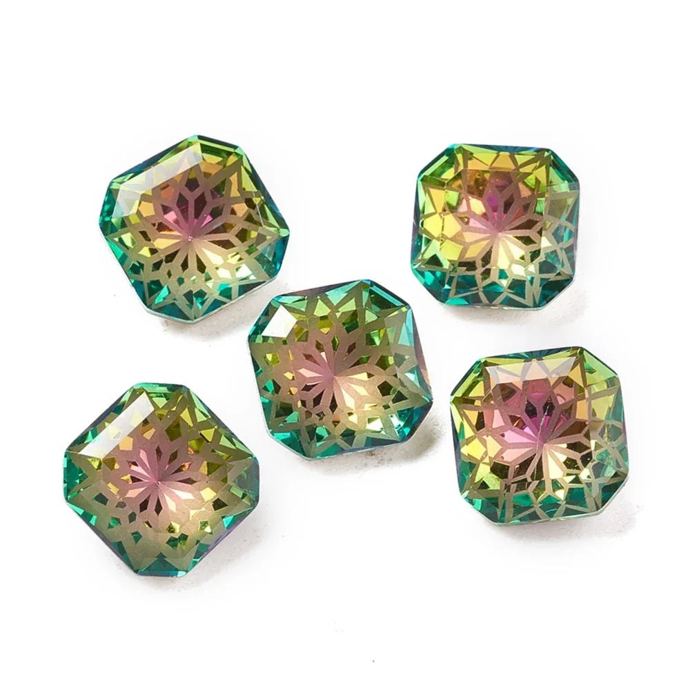 Kinesisk Strass - Kvadrat med Blomma Vitrail Rose 10mm 1 styck Hilmas Pyssel