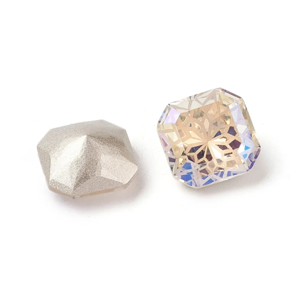 Kinesisk strass - Kvadrat med blomma Moonlight 10mm 1 styck Hilmas Pyssel