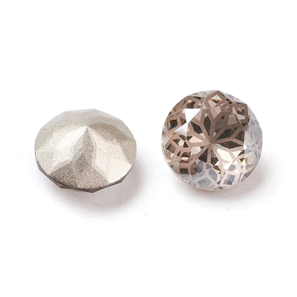 Kinesisk strass - Rund med blomma Satin 10mm 1 styck Hilmas Pyssel