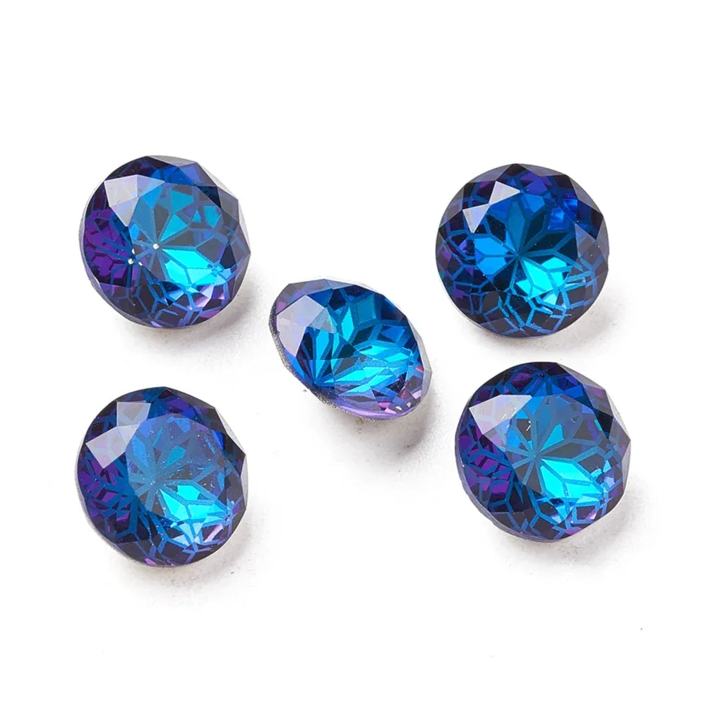 Kinesisk strass - Rund med blommönster Bermuda Blue 10mm 1 styck Hilmas Pyssel