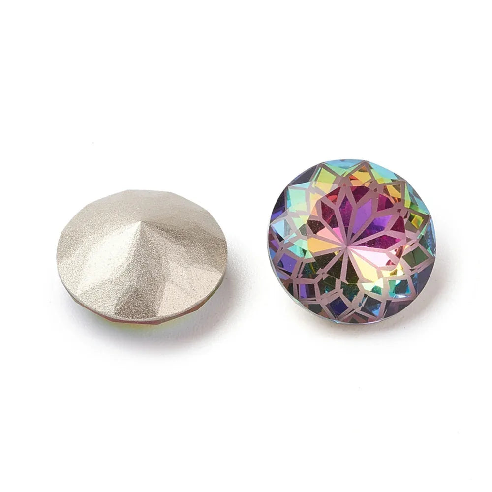 Kinesisk strass - Rund med blomma Volcano 14mm 1 styck Hilmas Pyssel