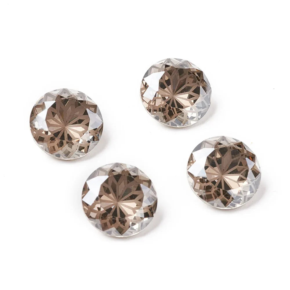 Kinesisk strass - Rund med blomma Satin 14mm 1 styck Hilmas Pyssel