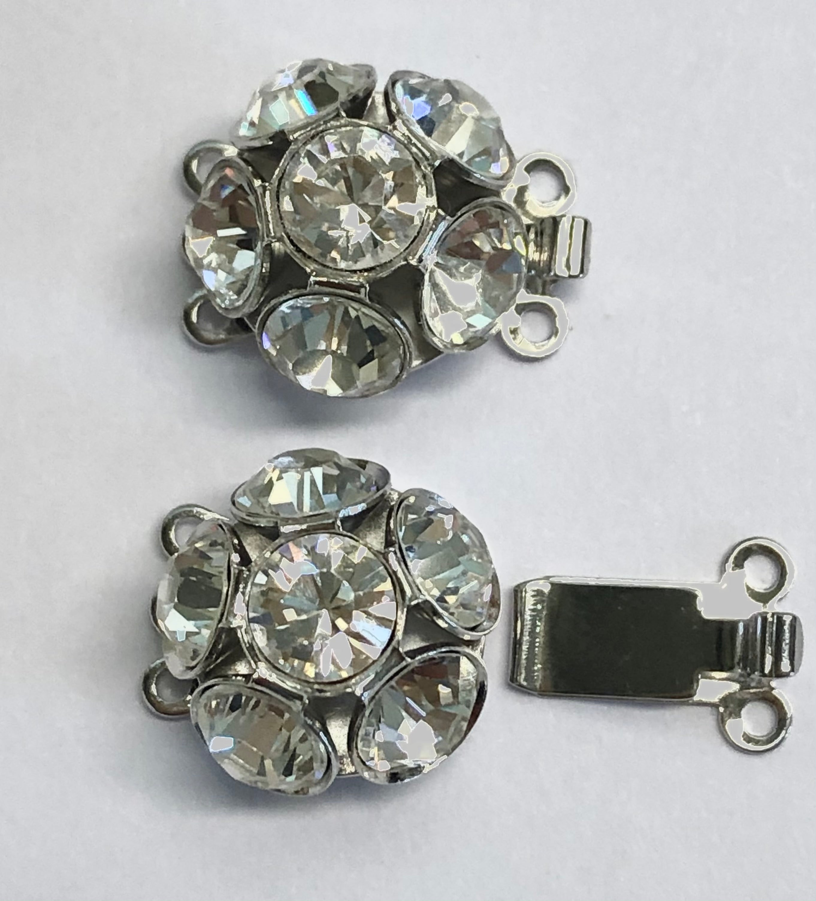 Claspgarten insticklås - Rund med Swarovski kristaller, rhodiumpläterad 15mm 3- radigt, 1 styck Claspgarten