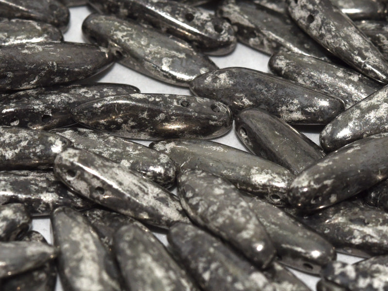 2-hole Dagger - Chalk White Antique Chrome 5x16mm, 10-pack Hilmas Pyssel