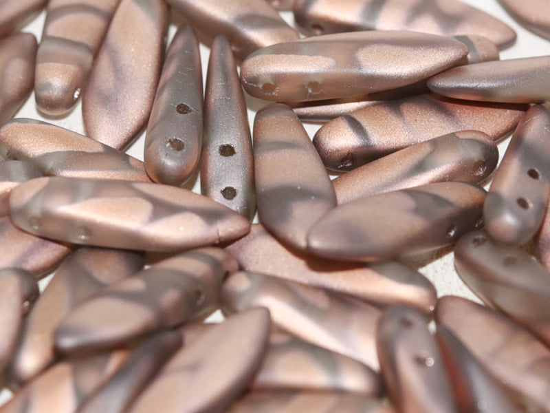 2-hole Dagger - Crystal Capri Gold Striped Matt 5x16mm, 10-pack Hilmas Pyssel