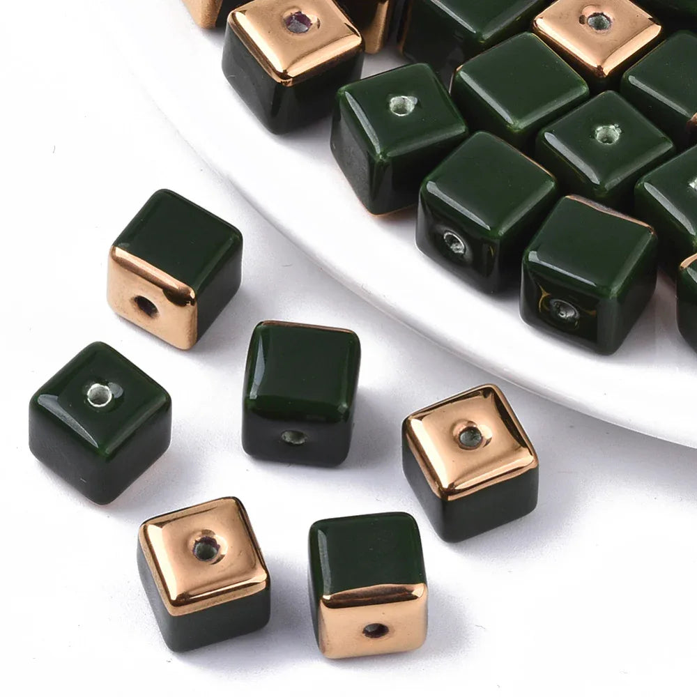 Porslinspärla - Kub Mörkgrön med Guld 1 Styck Hilmas Pyssel