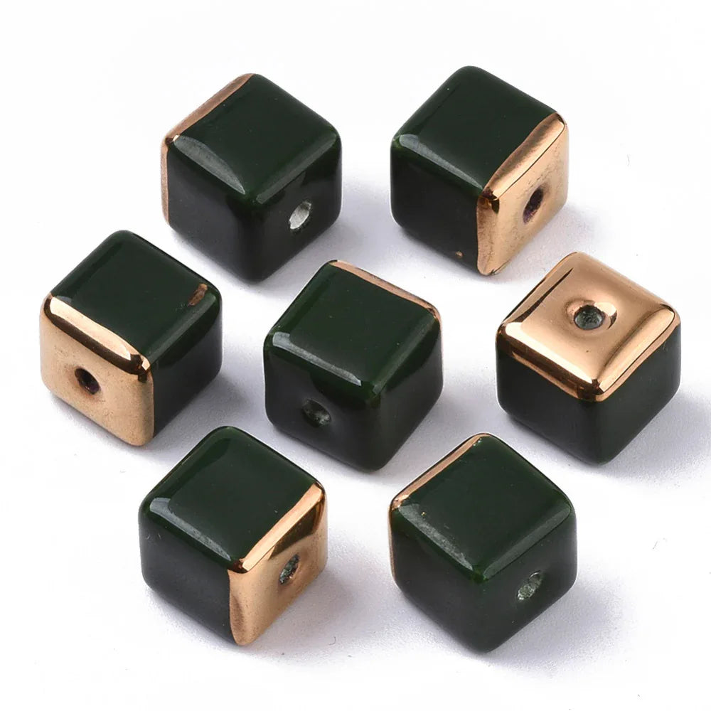 Porslinspärla - Kub Mörkgrön med Guld 1 Styck Hilmas Pyssel