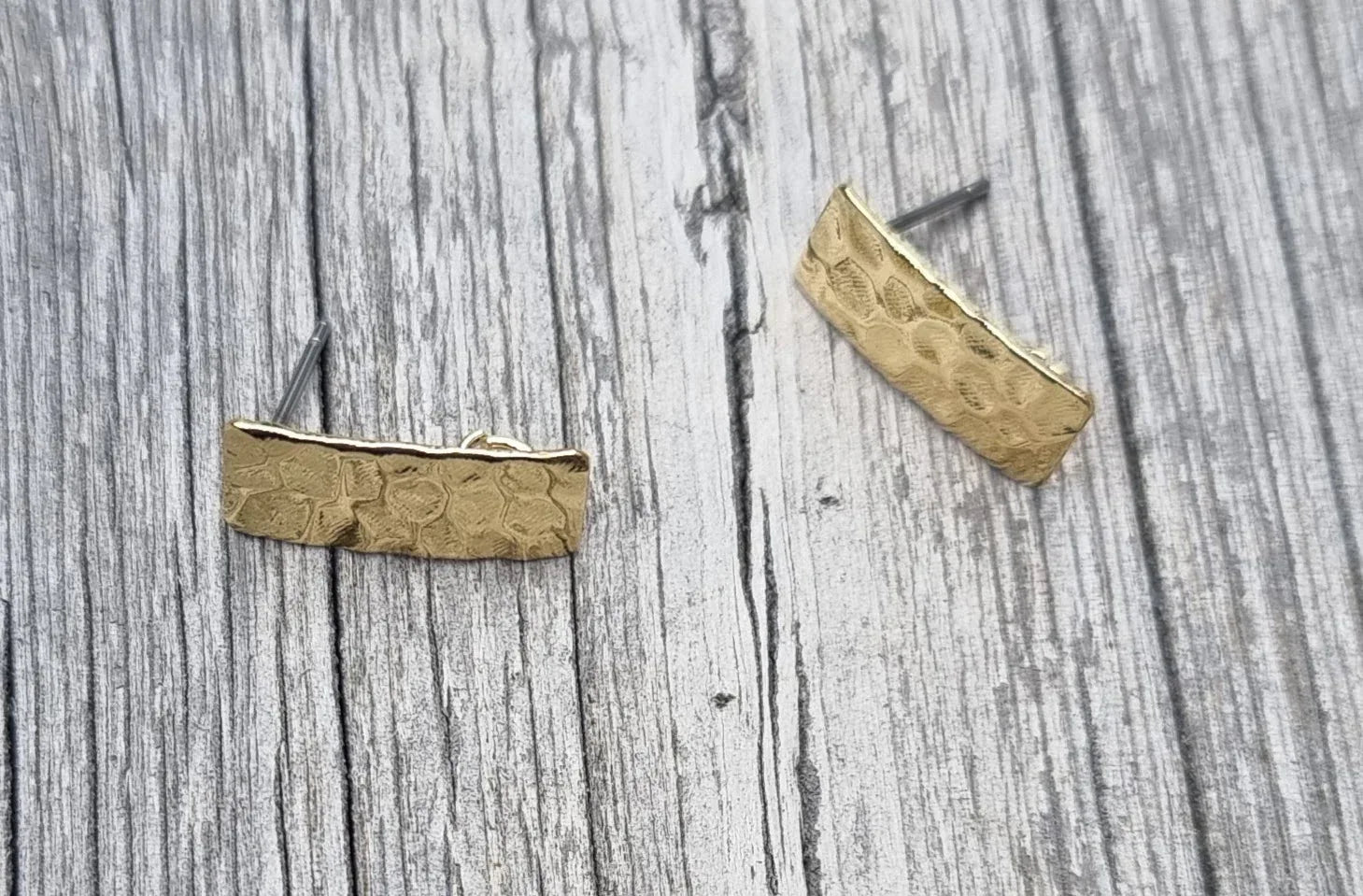 Örstickare Guldfärgad - Hamrad Rektangel 8x13mm 2-pack Grekisk Metall