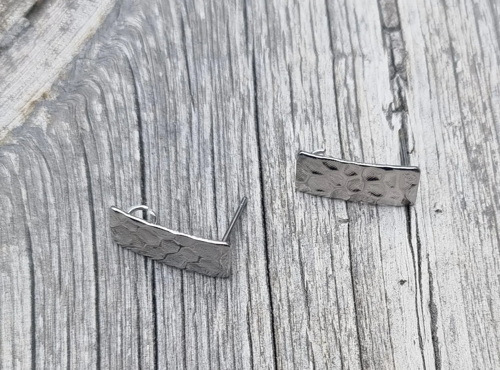 Örstickare silverfärgad - Hamrad rektangel 8x13mm 2-pack Grekisk Metall