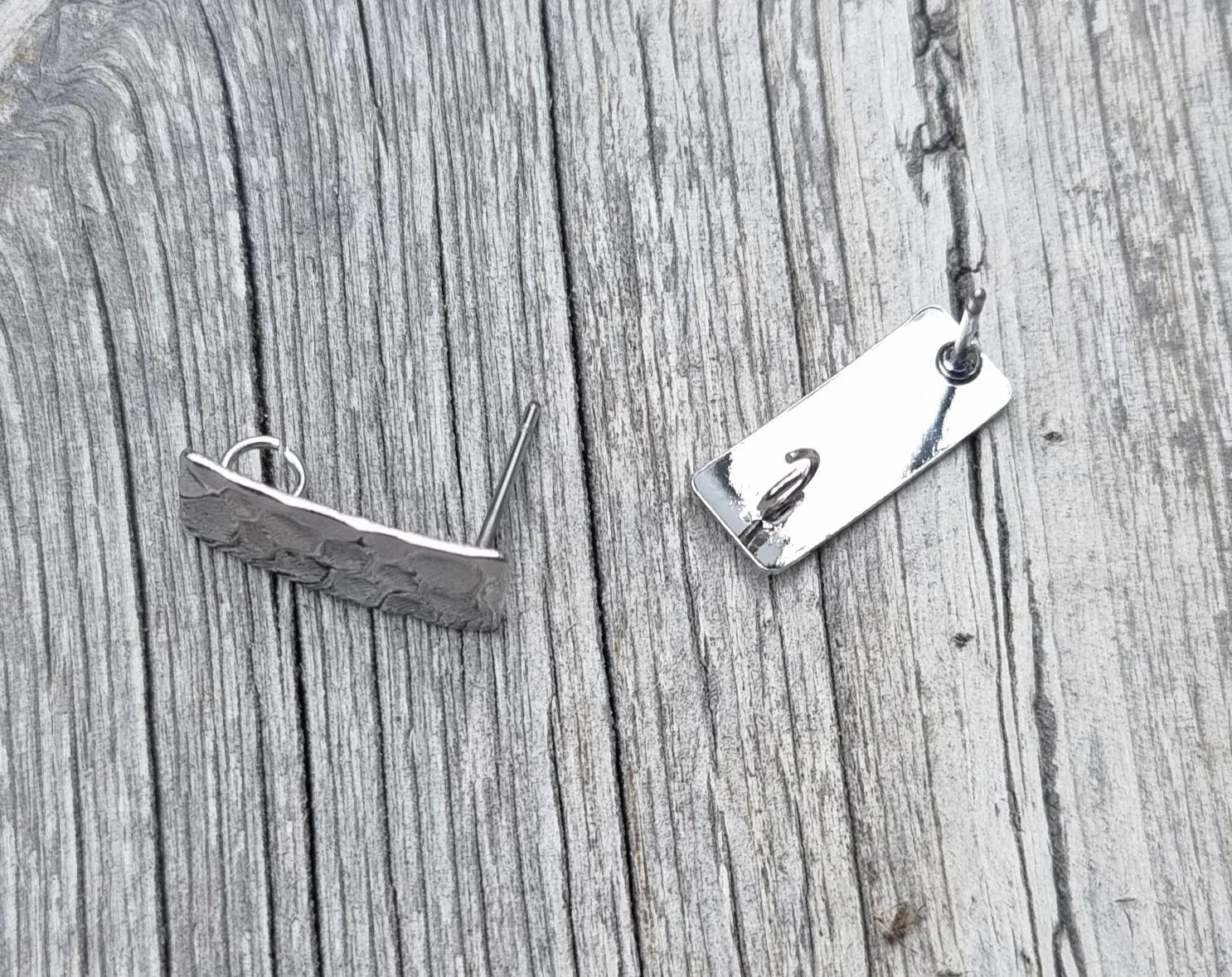 Örstickare silverfärgad - Hamrad rektangel 8x13mm 2-pack Grekisk Metall