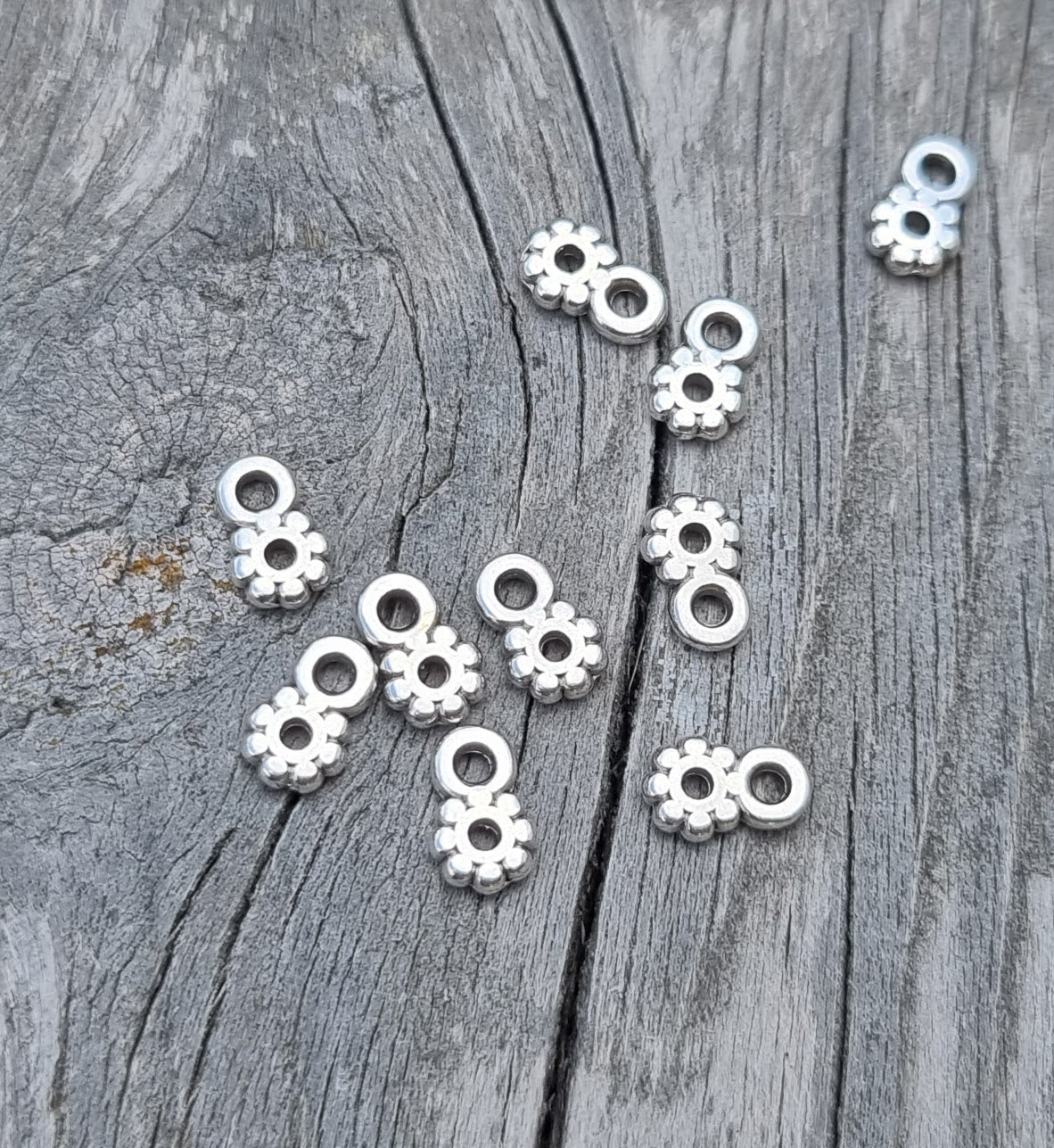 Berlockhållare Silverpläterad - Daisy 5mm 10-pack Grekisk Metall