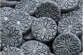 Origami Flower Bead - Matt Jet Hematit 18mm, 6-pack Hilmas Pyssel