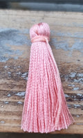 Hänge tassel polyester - Ljusrosa 35mm 1 styck Hilmas Pyssel