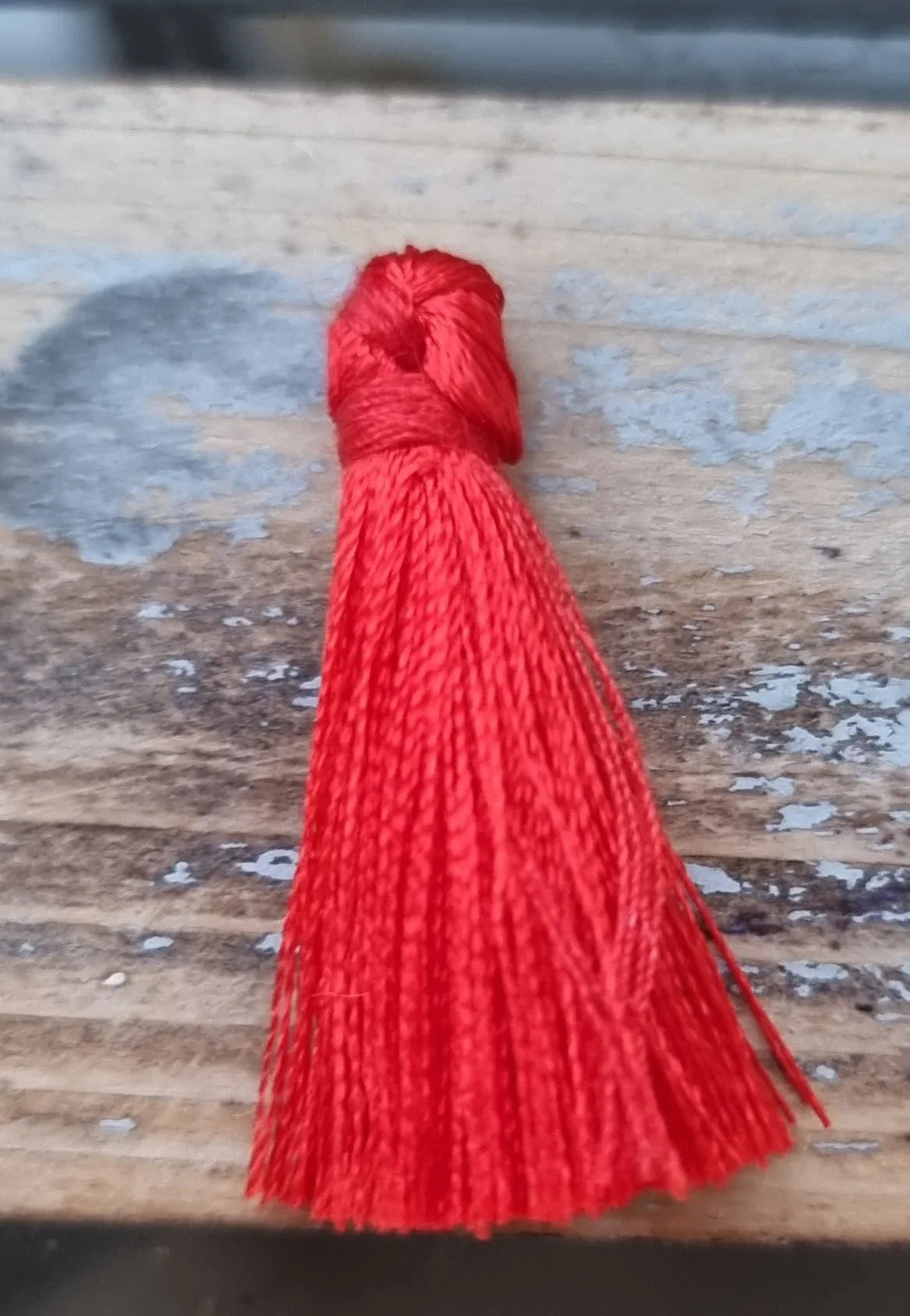 Hänge tassel polyester - Röd 35mm 1 styck Hilmas Pyssel
