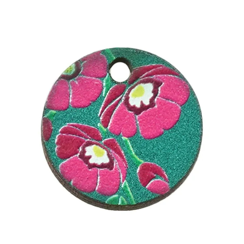 Hänge / Berlock Trä - Rund med blommor, petrol 15mm 1 styck Hilmas Pyssel