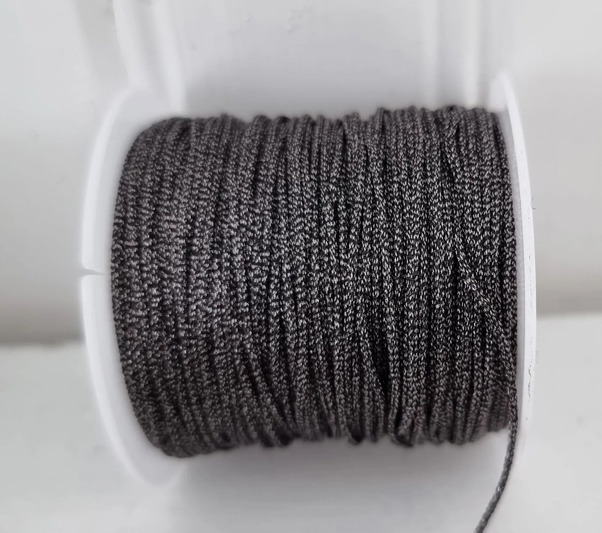 PL Rund - Gunmetal Metallic 1mm 1m Hilmas Pyssel