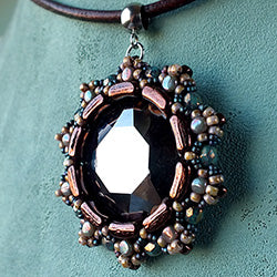 Mönster - Full Moon Pendant Matubo