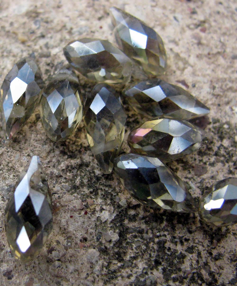 Facetterade droppar - Rökgrå 13x6mm, 1 sträng Hilmas Pyssel