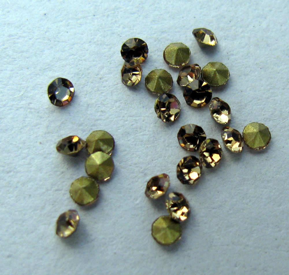 Strasstenar konformad baksida - Brun, 2,2mm, 25 pack Hilmas Pyssel