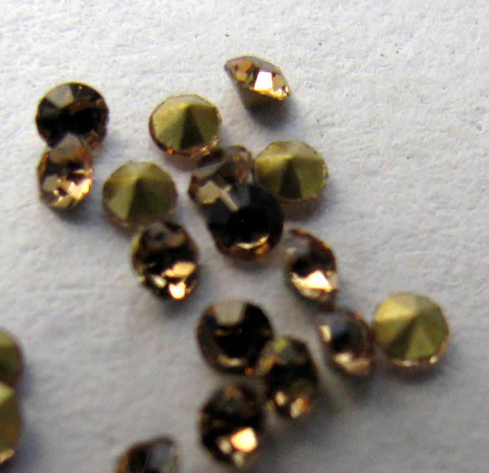 Strasstenar konformad baksida - Brun, 2,2mm, 25 pack Hilmas Pyssel