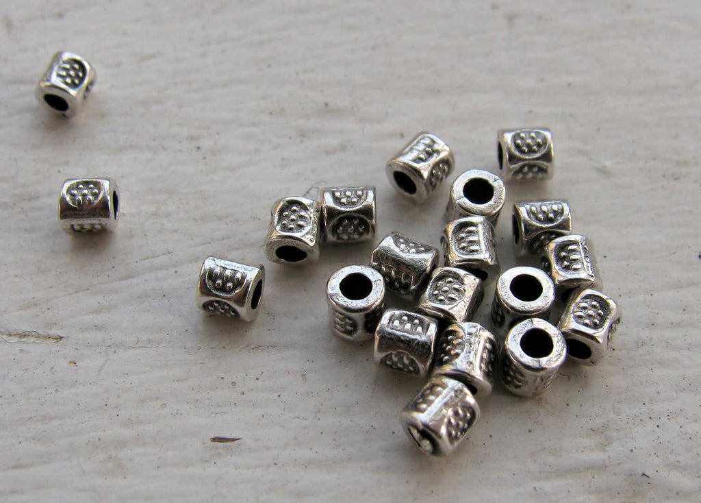 Mellandel Silverfärgad - Liten Mönstrad Cylinder, 3mm, 20-pack Grekisk Metall