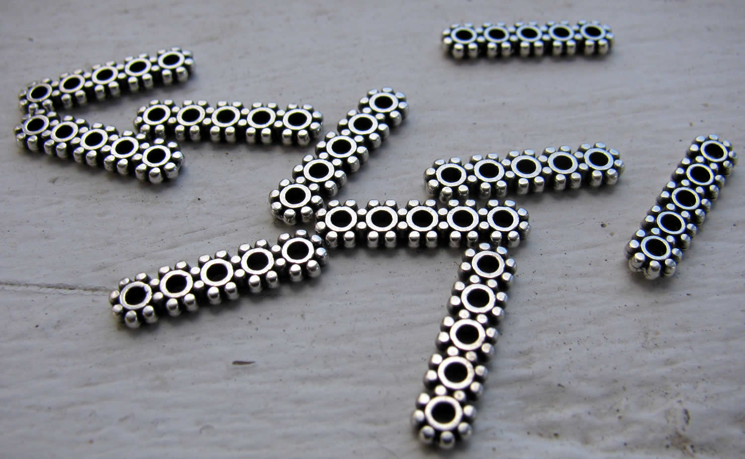 Mellandel silverfärgad - 5-rads daisy, 10-pack Grekisk Metall