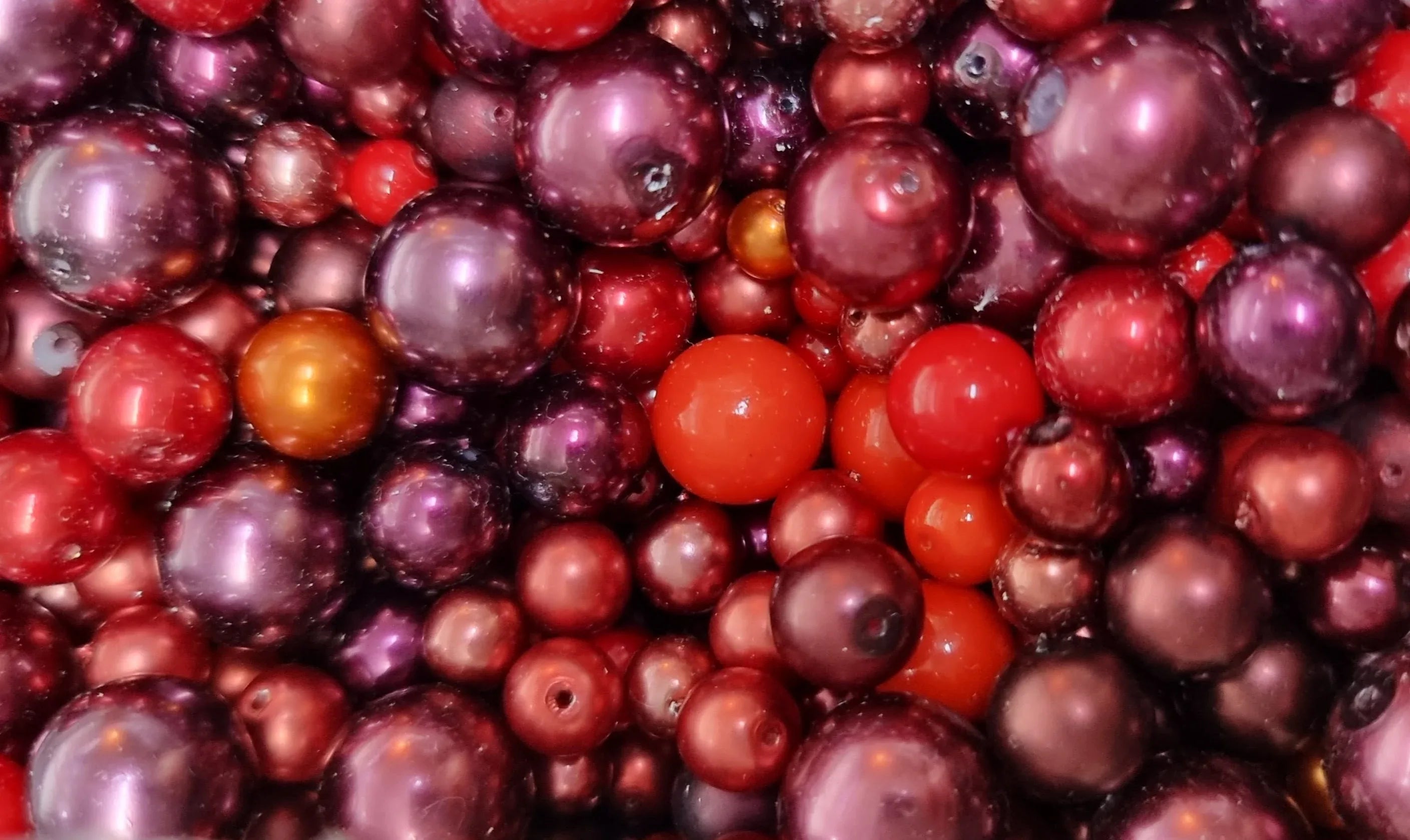 Tjeckiska vaxade glaspärlor - Röd mix 50 gram Hilmas Pyssel