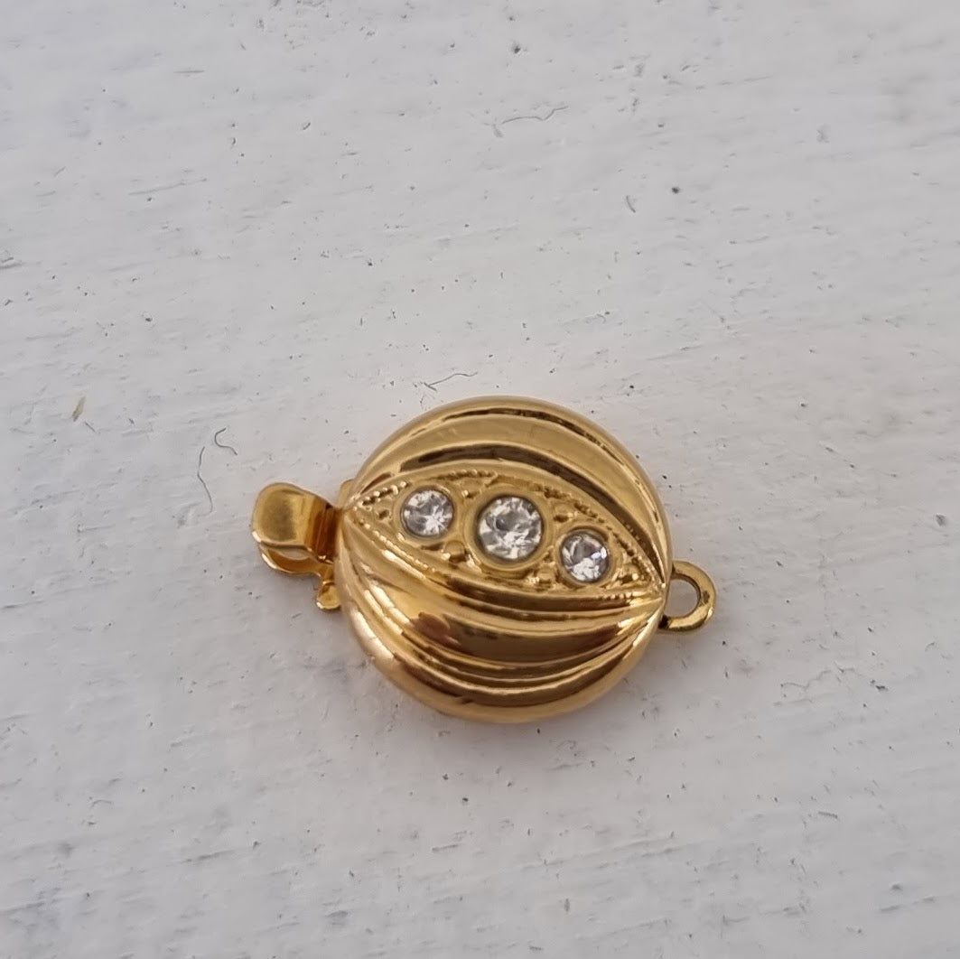 Claspgarten Instickslås - Platt rund med Swarovskikristaller 23k Guldpläterad 11mm 1 styck Claspgarten