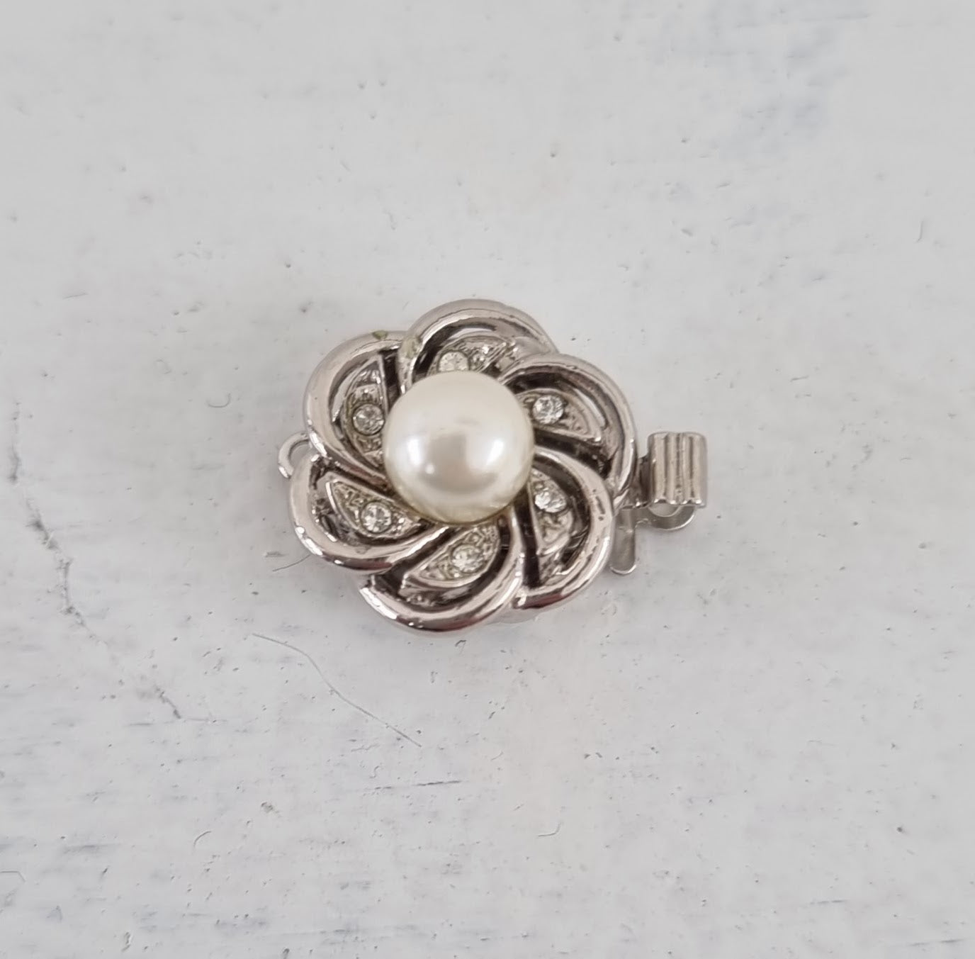 Instickslås - Pearlflower Silverfärgad 14mm, 1 styck Hilmas Pyssel