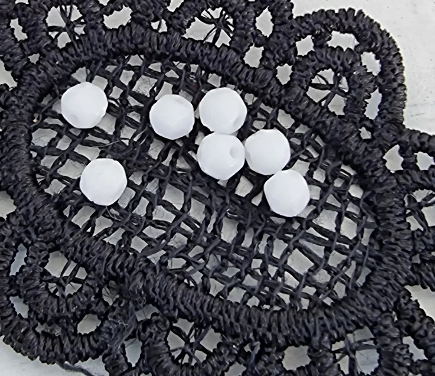 Tjeckiska English Cut - Chalk White 3 mm, 50-pack Hilmas Pyssel