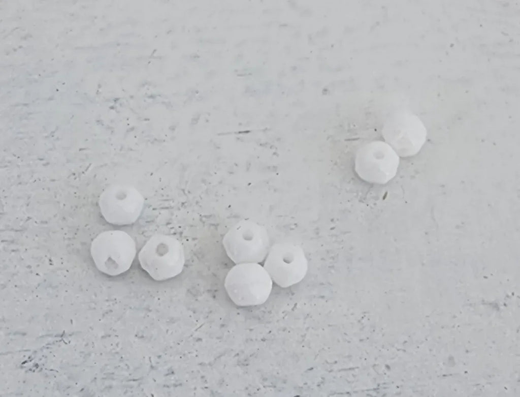 Tjeckiska English Cut - Chalk White 3 mm, 50-pack Hilmas Pyssel