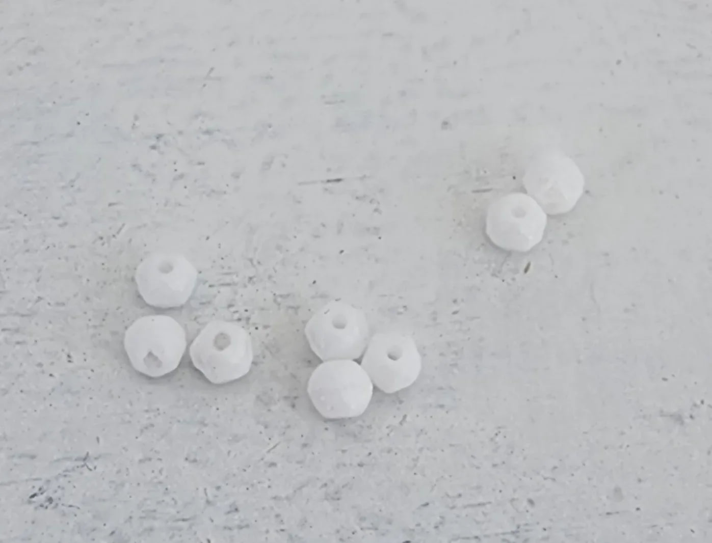 Tjeckiska English Cut - Chalk White 3 mm, 50-pack Hilmas Pyssel