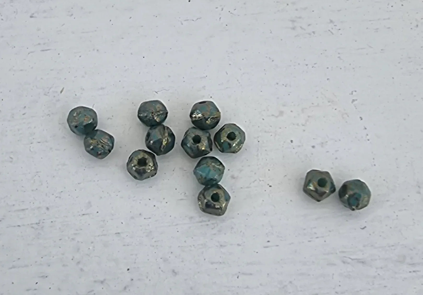 Tjeckiska English Cut - Turquoise Green Lumi 3 mm, 50-pack Hilmas Pyssel