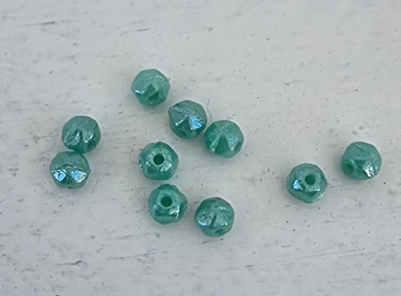 Tjeckiska English Cut - Turquoise Green Luster 3 mm, 50-pack Hilmas Pyssel
