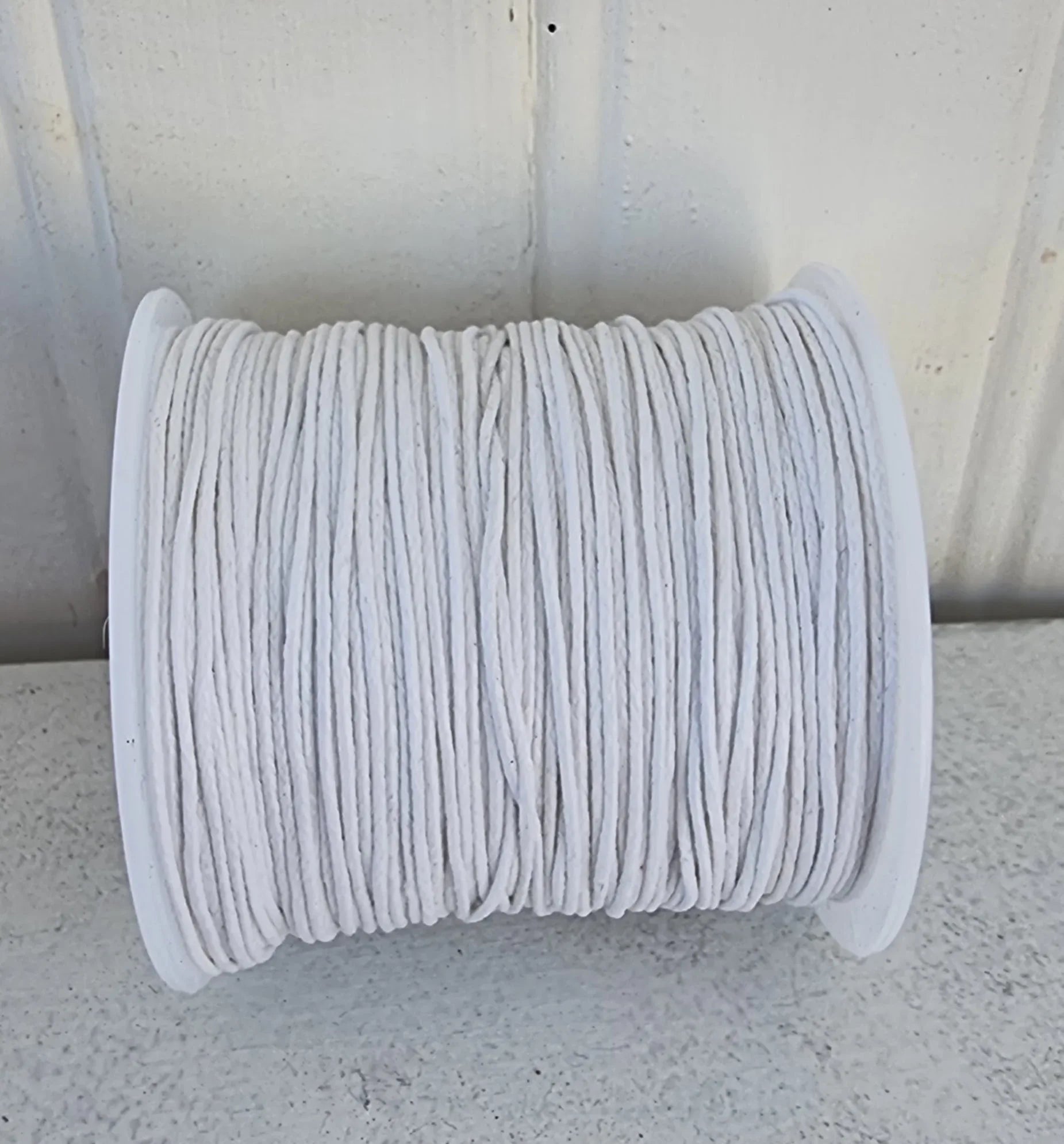 Vaxad bomullstråd - Vit 1mm, 100m Hilmas Pyssel