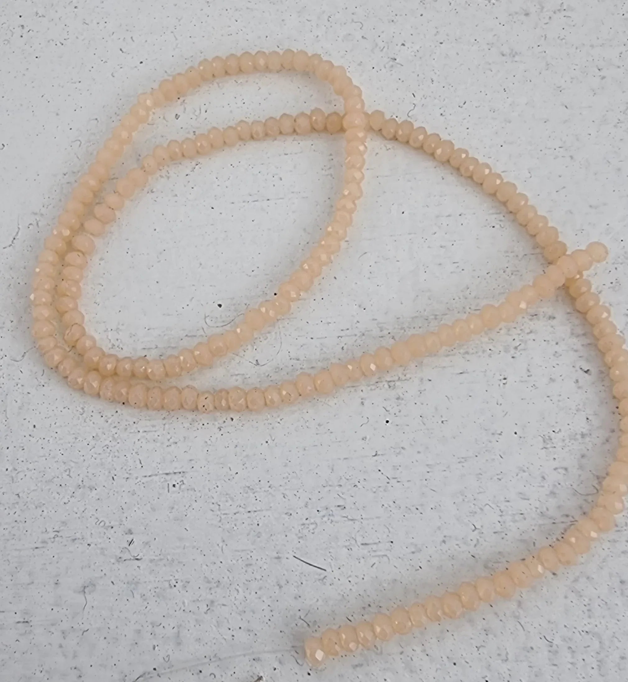 Facetterade glaspärlor - Svagt rosa 2,6x1,7mm 1 sträng Hilmas Pyssel