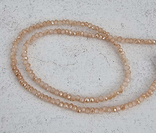 Facetterade glaspärlor - Champagne 2,6x1,7mm 1 sträng Hilmas Pyssel