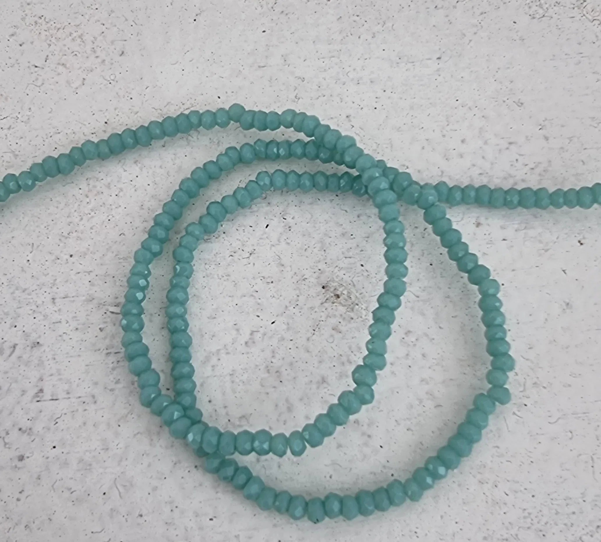 Facetterade glaspärlor - Turkos 2,6x1,7mm 1 sträng Hilmas Pyssel