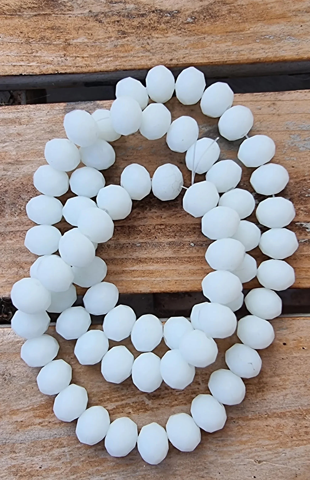 Facetterade glaspärlor - Matte vit 8x6mm 1 sträng Hilmas Pyssel