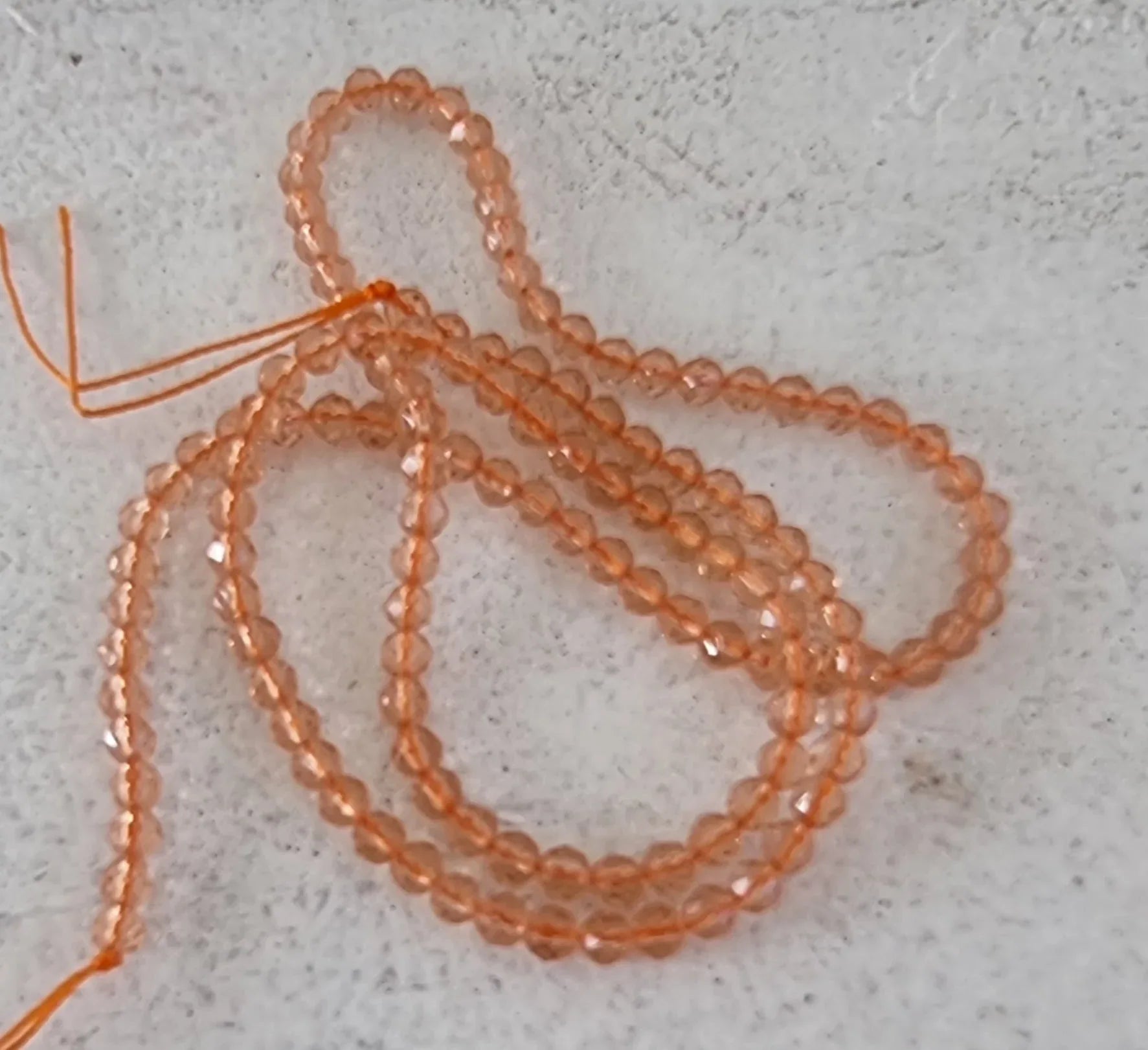 Glaspärlor Facetterade - Runda, Peach 3mm, 1 sträng Hilmas Pyssel