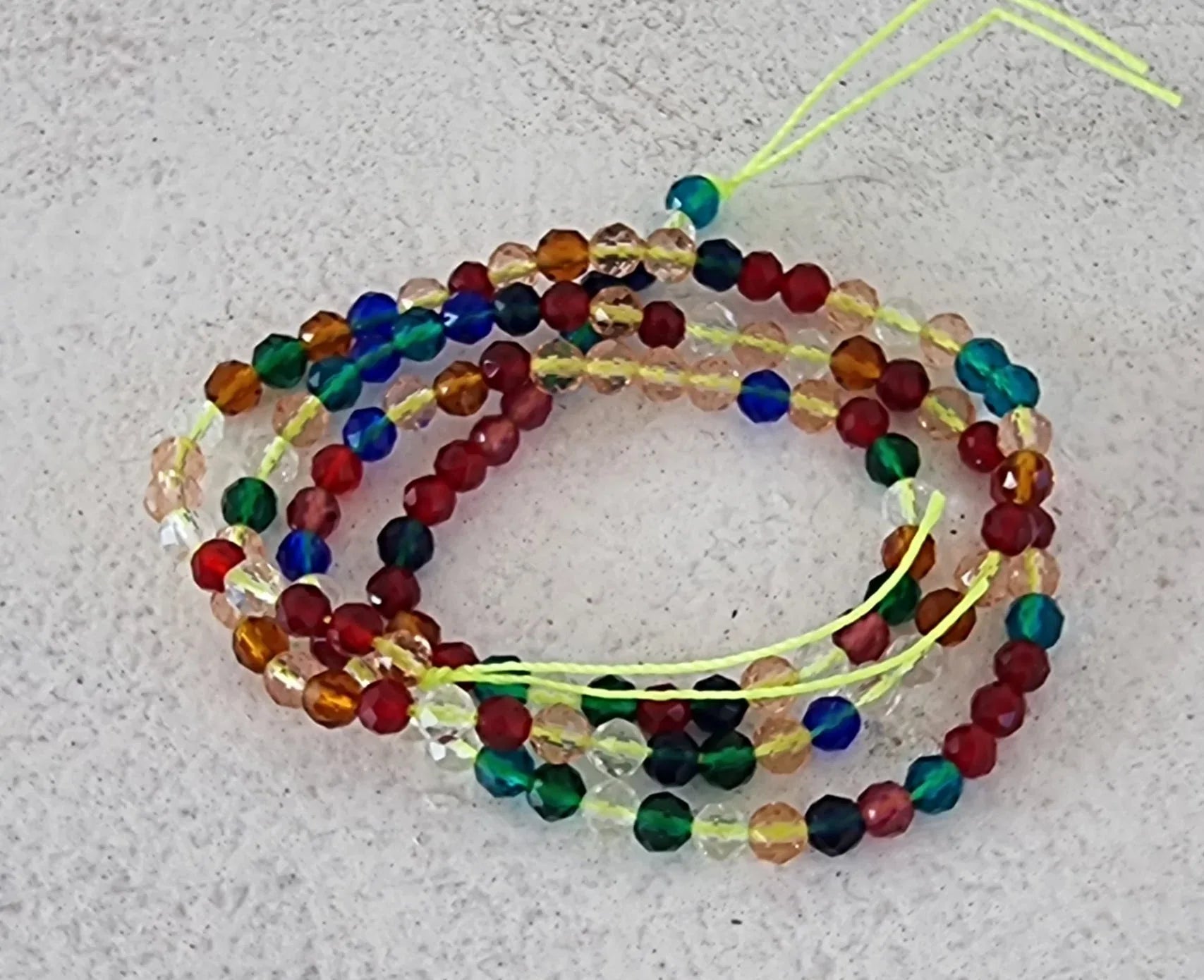 Glaspärlor Facetterade - Runda, Multi 3mm, 1 sträng Hilmas Pyssel