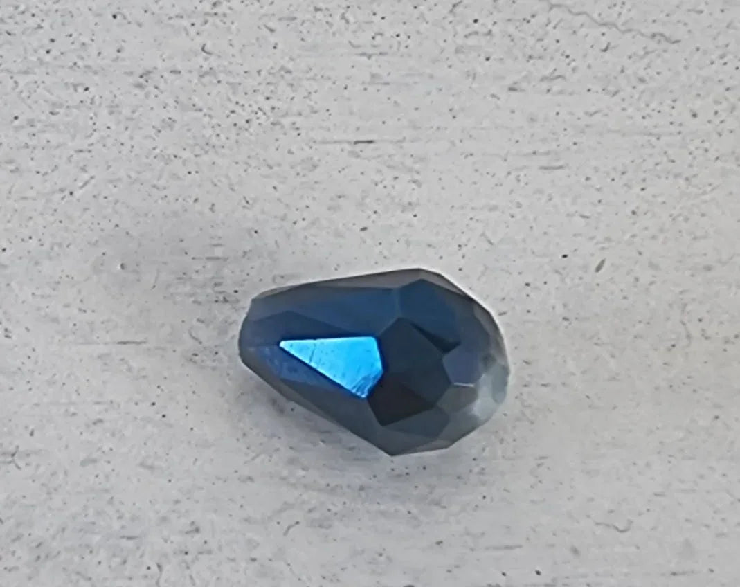 Facetterad Droppe - Grå med lyster 8x12mm 1 styck Hilmas Pyssel