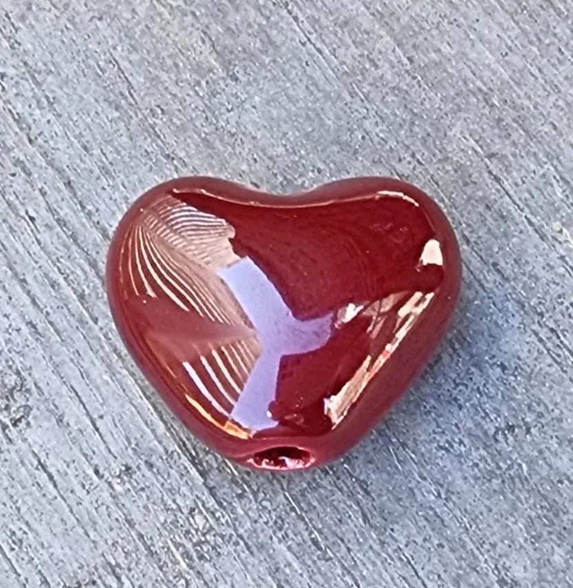 Porslinspärla - Stort rött hjärta 34x22mm 1 styck Hilmas Pyssel