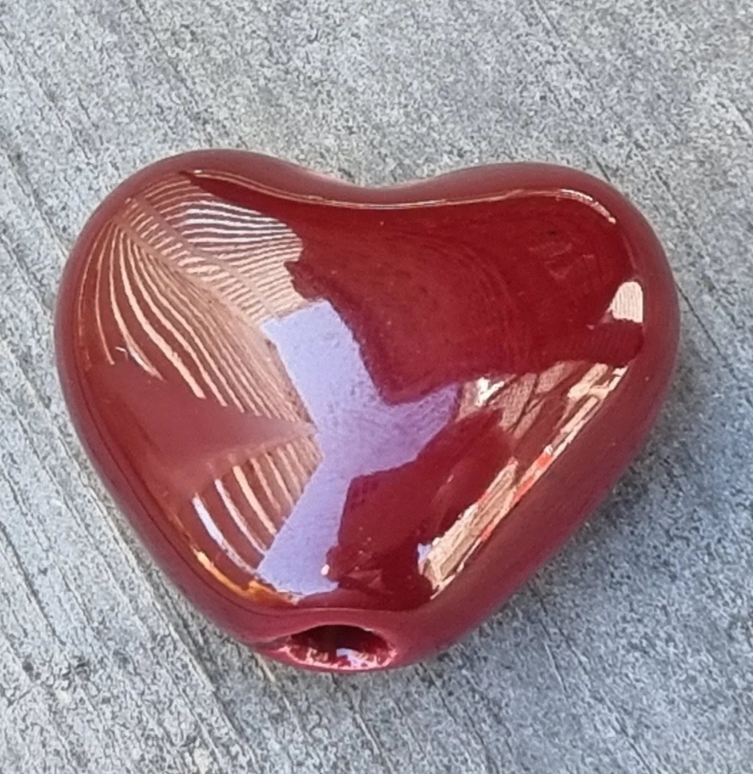 Porslinspärla - Stort rött hjärta 34x22mm 1 styck Hilmas Pyssel