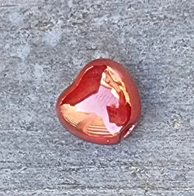 Porslinspärla - Hjärta 15mm Röd/Guld 1 styck Hilmas Pyssel